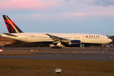 N705DN (29742) Boeing 777-232