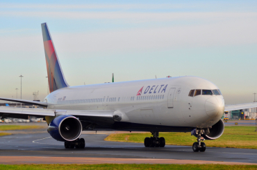 N1201P (28458) 1998 Boeing 767-332ER(WL)