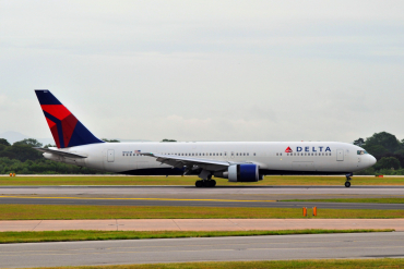 N1604R (30180) 1999 Boeing 767-332(ER)