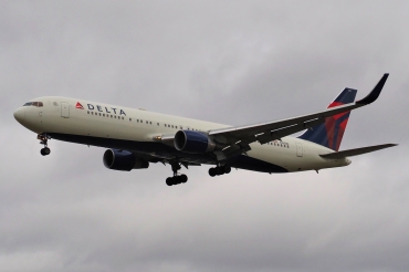 N181DN (25986) Boeing 767-332