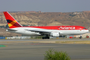 N421AV (cn 25421) Boeing 767-2B1ER