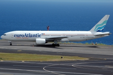 CS-TFM (cn 28513) Boeing 777-212ER