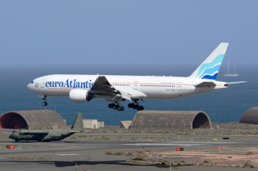 CS-TFM (cn 28513) Boeing 777-212ER