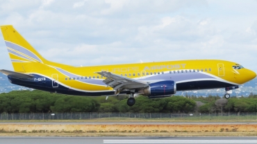 F-GZTB (29336) 1999 Boeing 737-33V(QC)