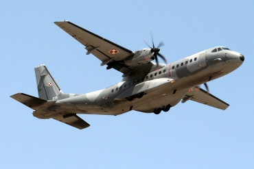 016 ( S-018 ) 2004 CASA C-295M
