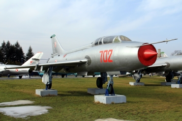 702 · Sukhoi Su-7UM · (EPDE)