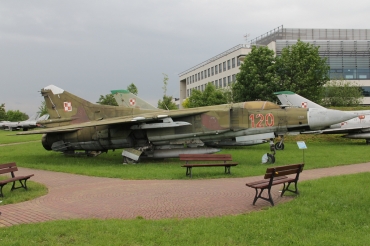 120 (0390217120) Mikoyan-Gurevich MiG-23MF