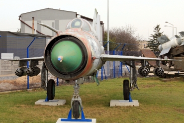 8905 · Mikoyan-Gurevich MiG-21bis · (EPDE)