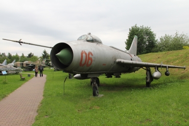 06 · Sukhoi Su-7BM · (EPKC)