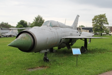 2004 · Mikoyan-Gurevich MiG-21PF · (EPKC)