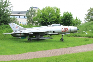 809 · Mikoyan-Gurevich MiG-21F-13 · (EPKC)