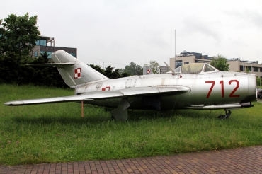 712 · PZL-Mielec Lim-1 · (EPKC)