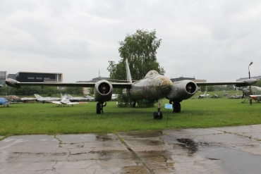 72 · Ilyushin Il-28R · (EPKC)