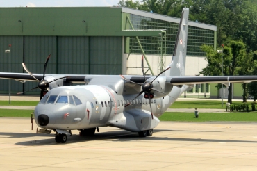 016 ( S-018 ) 2004 CASA C-295M