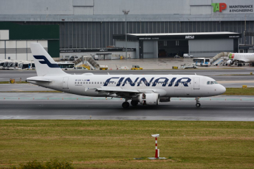 OH-LXB (1470) 2001 Airbus A320-214