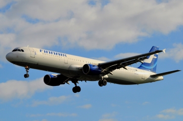 OH-LZC · Airbus A321-211 · (LHR / EGLL)