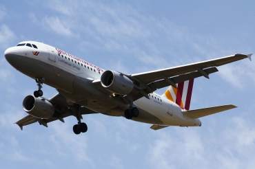 D-AKNN (1136) 1999 Airbus A319-112