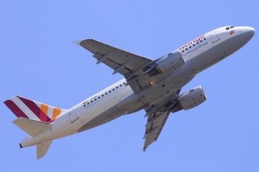D-AKNN (1136) 1999 Airbus A319-112