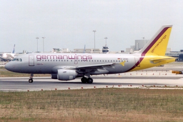 D-AKNH (794) 1998 Airbus A319-112