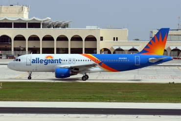 N240NV (1208) 2000 Airbus A320-216