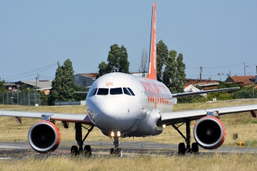G-EZUC (4591) 2011 Airbus A320-214