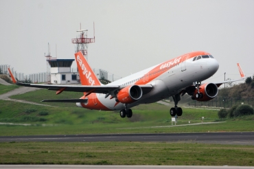 G-EZOO (6606) 2015 Airbus A320-214(WL)