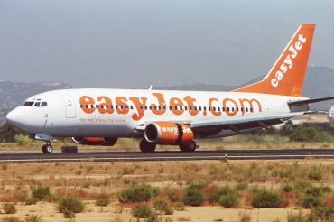 G-OMUC · Boeing 737-36Q · (FAO / LPFR)