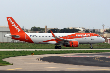 G-EZOM · Airbus A320-214(WL) · (MLA / LMML)