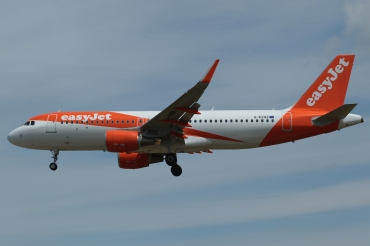 G-EZOZ (6918) 2015 Airbus A320-214(WL)