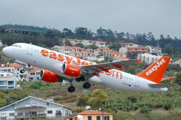 G-EZTY (4554) 2010 Airbus A320-214