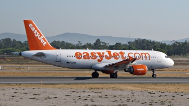 G-EZTZ · Airbus A320-214 · (FAO / LPFR)