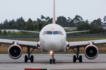 G-EZUA (4588) 2011 Airbus A320-214