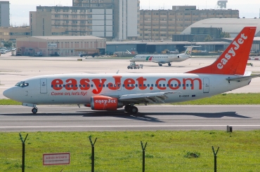 G-IGOV (25017) 1991 Boeing 737-3M8