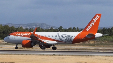 G-UZHF · Airbus A320-251N · (FAO / LPFR)