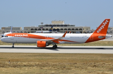 G-UZMF