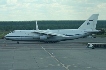 RA-82040 (9773053055086) 1990 Antonov An-124-100