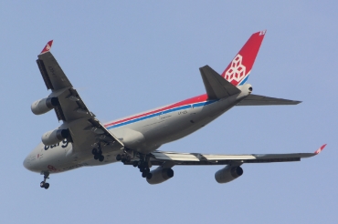LX-UCV (33827) 2004 Boeing 747-4R7F