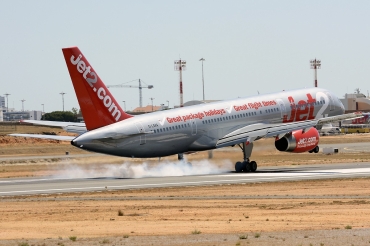 G-LSAA (24122) 1988 Boeing 757-236
