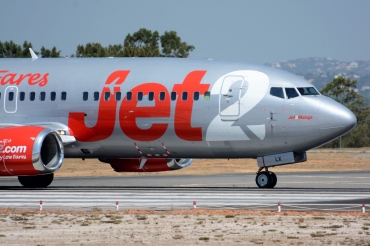 G-CELX · Boeing 737-377(QC) · (FAO / LPFR)