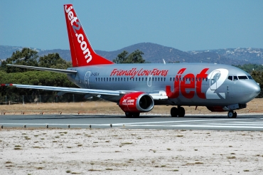 G-CELK · Boeing 737-330 · (FAO / LPFR)