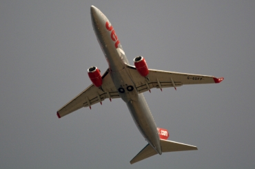 G-GDFP (28177) 1998 Boeing 737-8Z9 WL