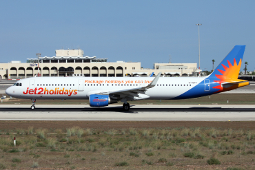 G-HLYF (6439) 2015 Airbus A321-211(WL)