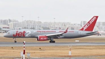 G-LSAB (24136) 1988 Boeing 757-27B(WL)