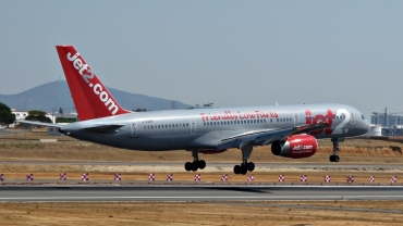 G-LSAH (24015) 1987 Boeing 757-21B