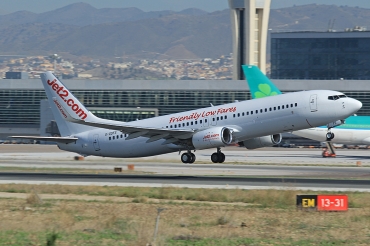 G-GDFS (32243) 2001 Boeing 737-86N(WL)