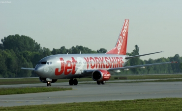 G-CELB (23664) 1986 Boeing 737-377