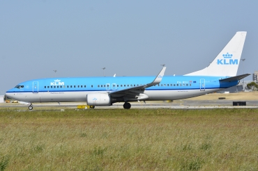 PH-BXU (33028) 2006 Boeing 737-8BK(WL)