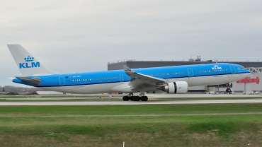 PH-AKF · Airbus A330-303 · (YUL / CYUL)