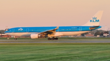 PH-AOM · Airbus A330-203 · (YUL / CYUL)