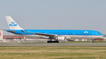 PH-AKF · Airbus A330-303 · (YUL / CYUL)